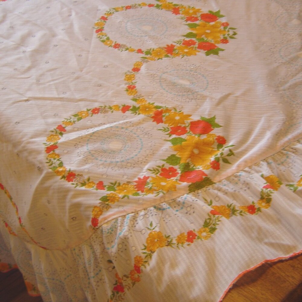 70" Round vintage nylon/polyester tablecloth with ruffle